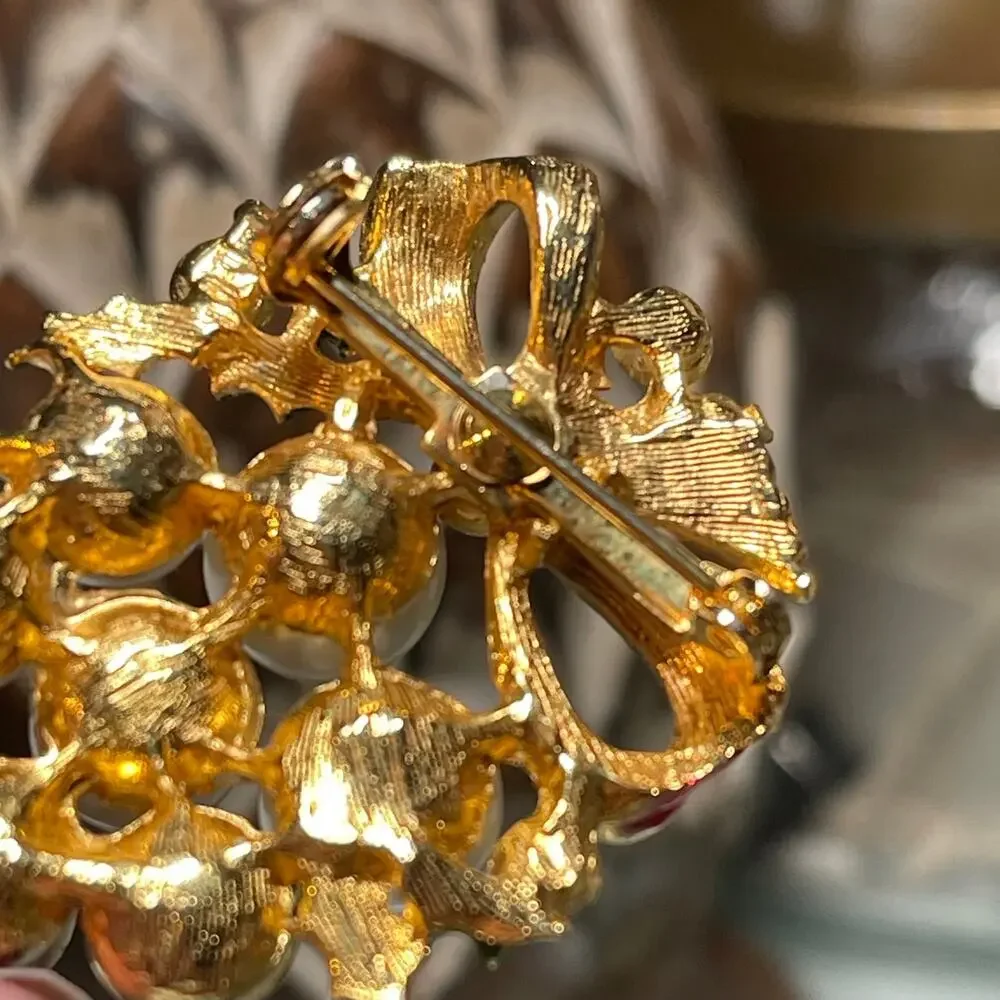 Christmas Brooch with pearls. Vintage